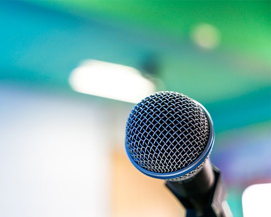 photo d'un micro de conférence